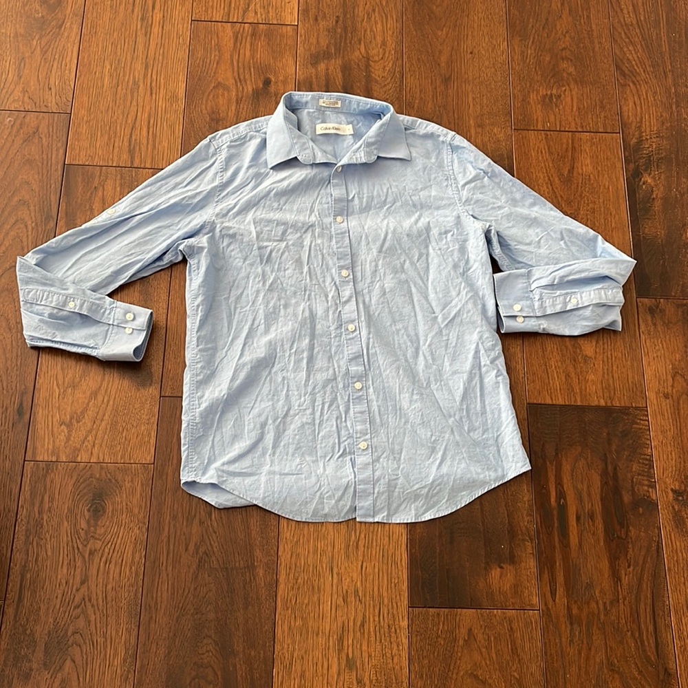 Calvin Klein 100% cotton blue button down dress shirt size medium